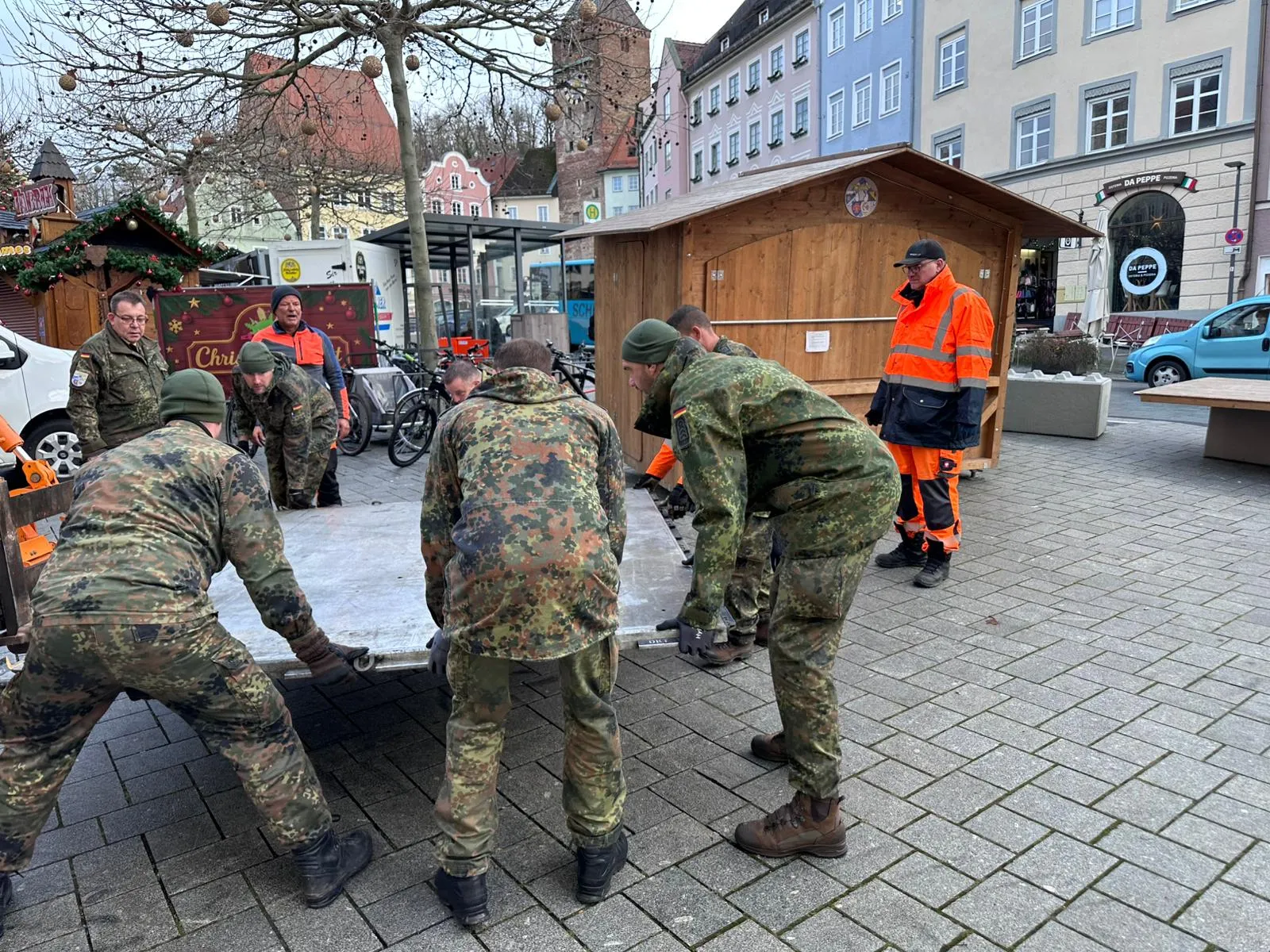 Die Hütten werden aufgebaut